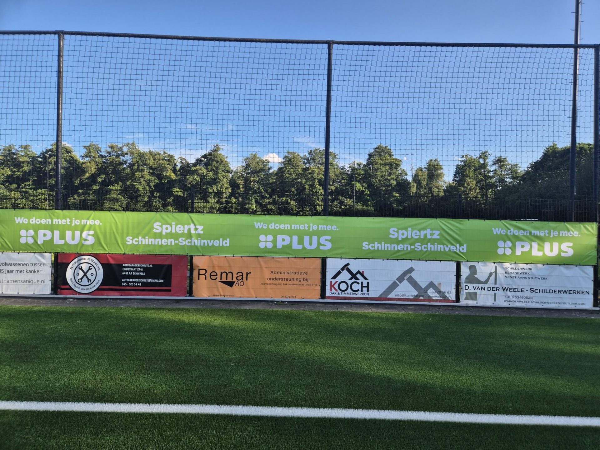 Reclame-uiting PLUS Spiertz op sportpark Olympia Schinveld